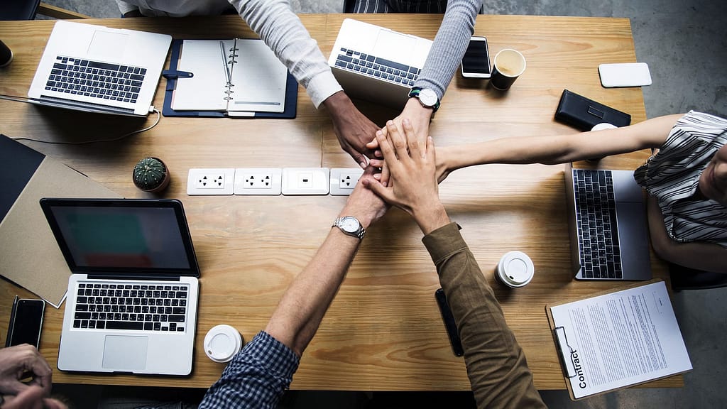 Inicio 2 Grupo de reunión de una empresa de marketing digital